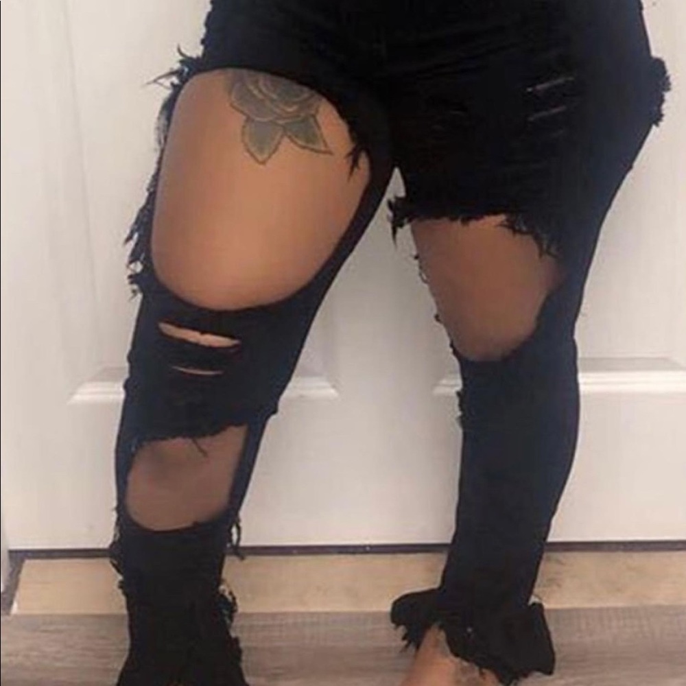 Ripped jeans 4x black (runs small need to size up